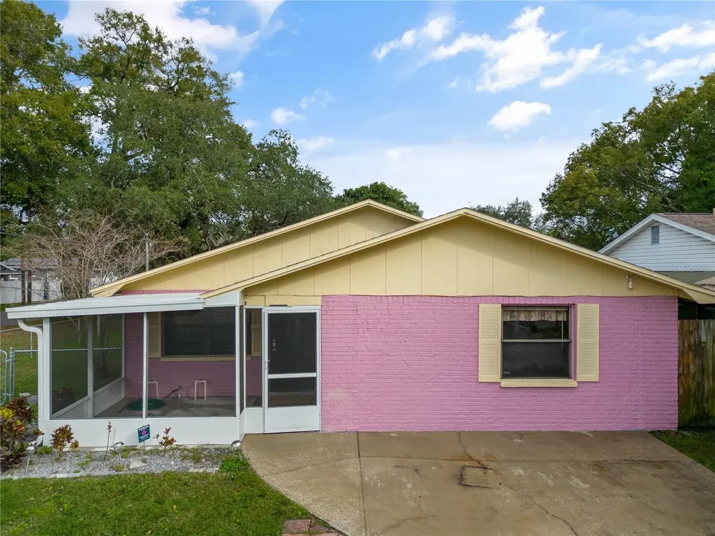 8423 N Greenwood Avenue Tampa FL 33617