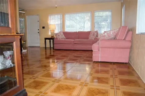 6366 2nd Avenue S St Petersburg FL 33707