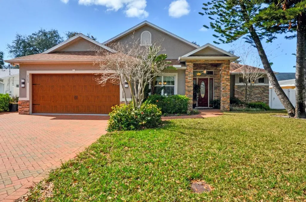2303 S Thixton Court Tampa FL 33629