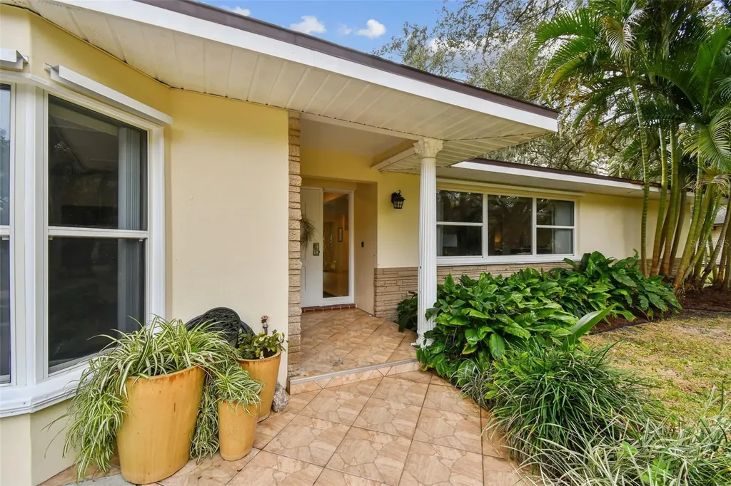 5140 41st Avenue N St Petersburg FL 33709
