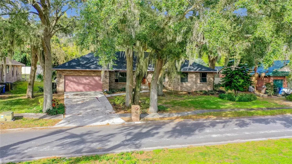 2107 Herndon Street Dover FL 33527