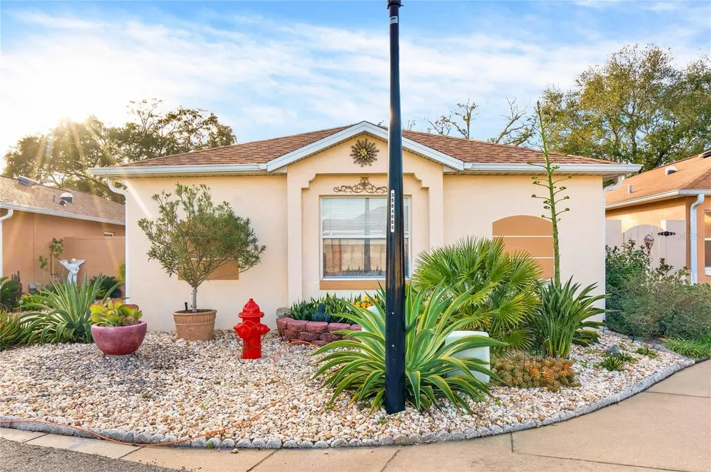 912 Cancun Court Lady Lake FL 32159