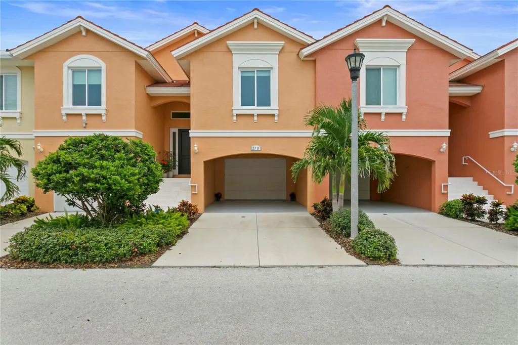 21 Franklin Court S St Petersburg FL 33711
