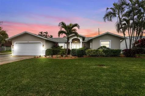 6959 13th Avenue N St Petersburg FL 33710