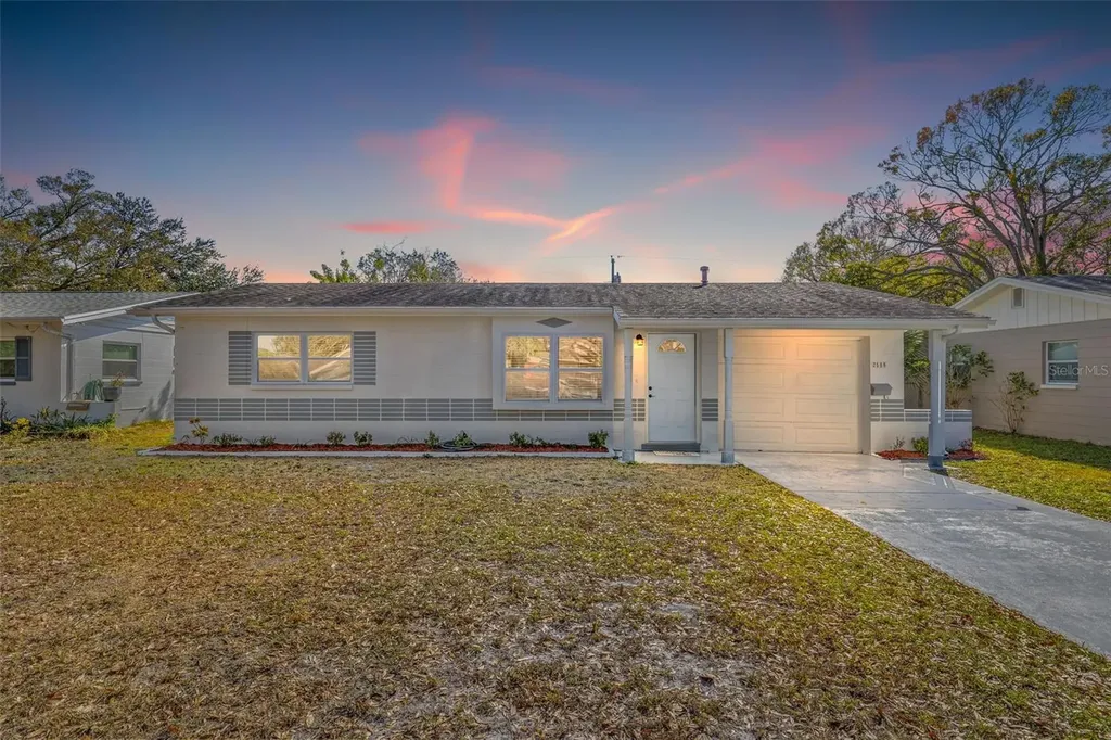 2566 35th Avenue N St Petersburg FL 33713