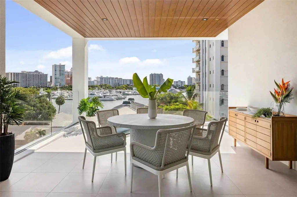 509 Golden Gate Point Sarasota FL 34236