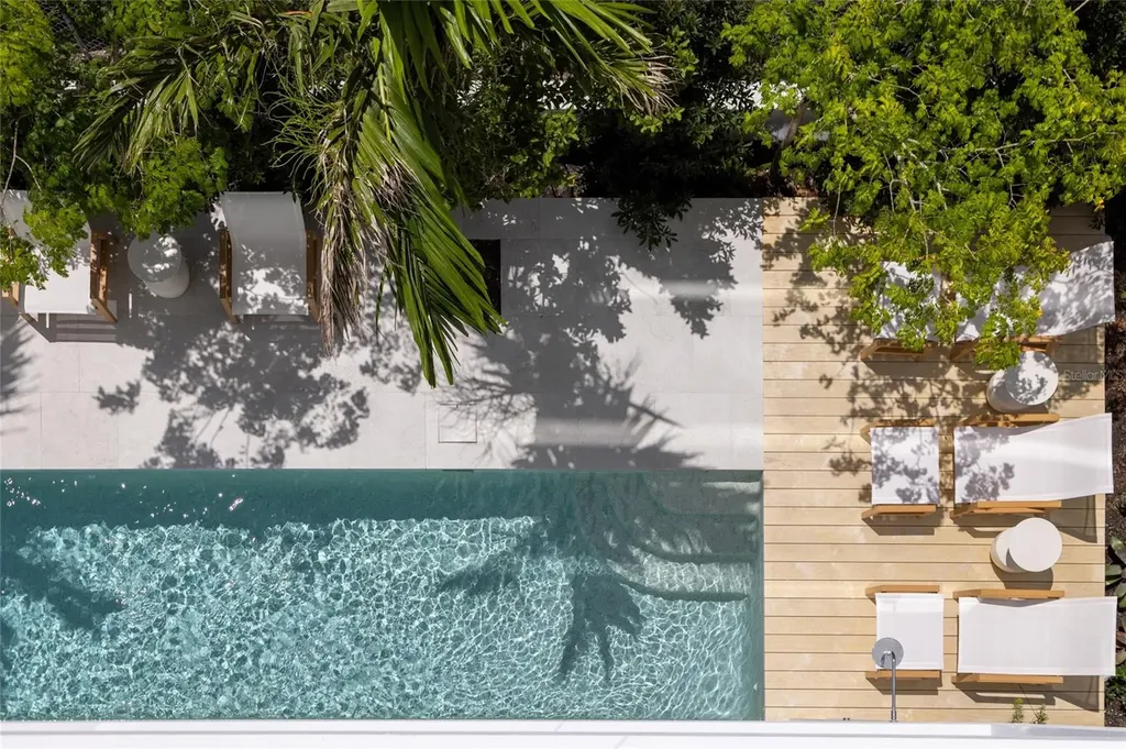 509 Golden Gate Point Sarasota FL 34236