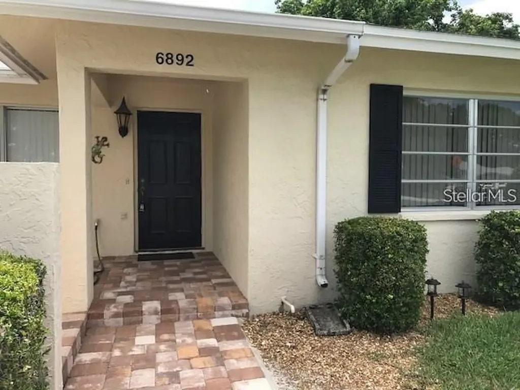 6892 W Country Club Lane Sarasota FL 34243