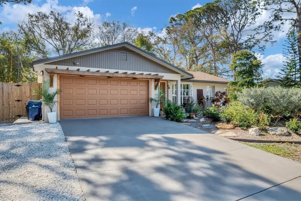 2882 Grand Cayman Street Sarasota FL 34231