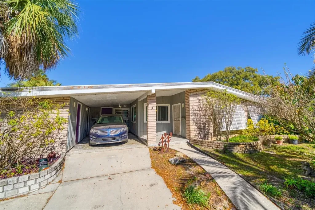 1110 Farragut Drive N St Petersburg FL 33710
