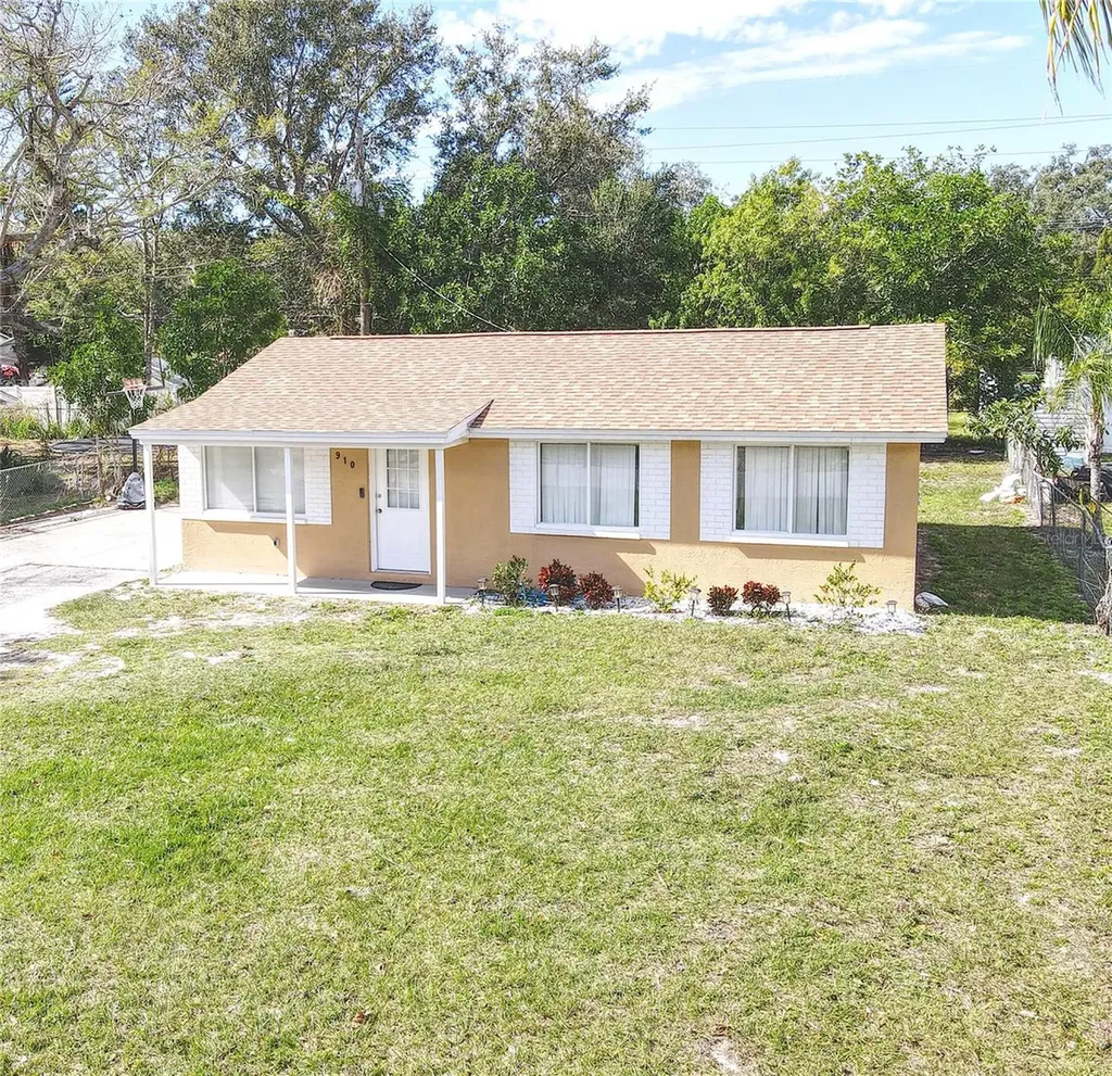 910 27th Street Court E. Bradenton FL 34208