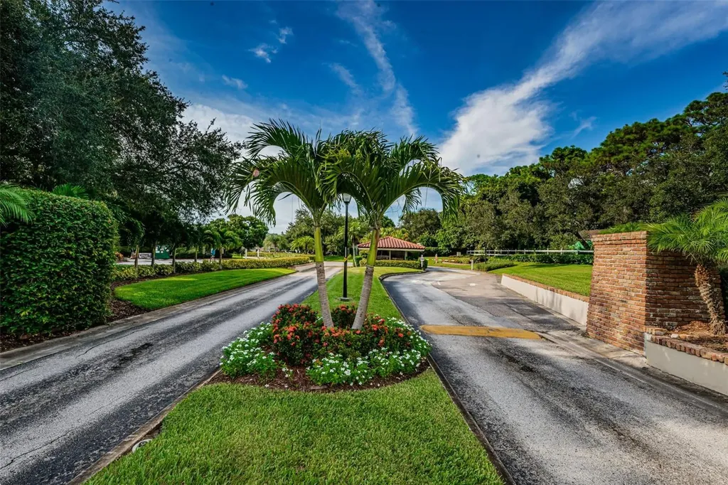 101 Mariner Drive Tarpon Springs FL 34689
