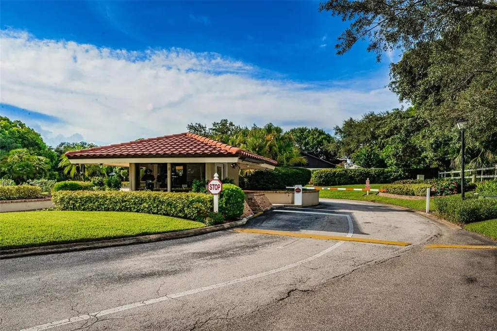 101 Mariner Drive Tarpon Springs FL 34689
