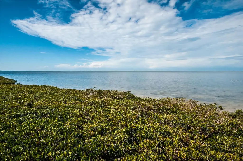 101 Mariner Drive Tarpon Springs FL 34689