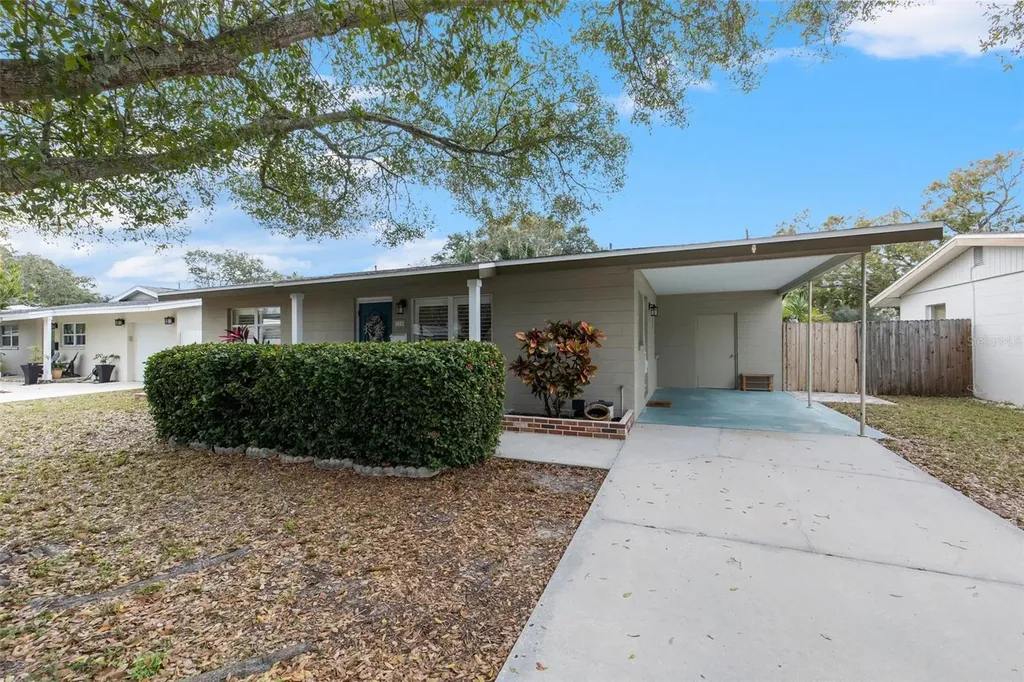 124 44th Avenue NE St Petersburg FL 33703
