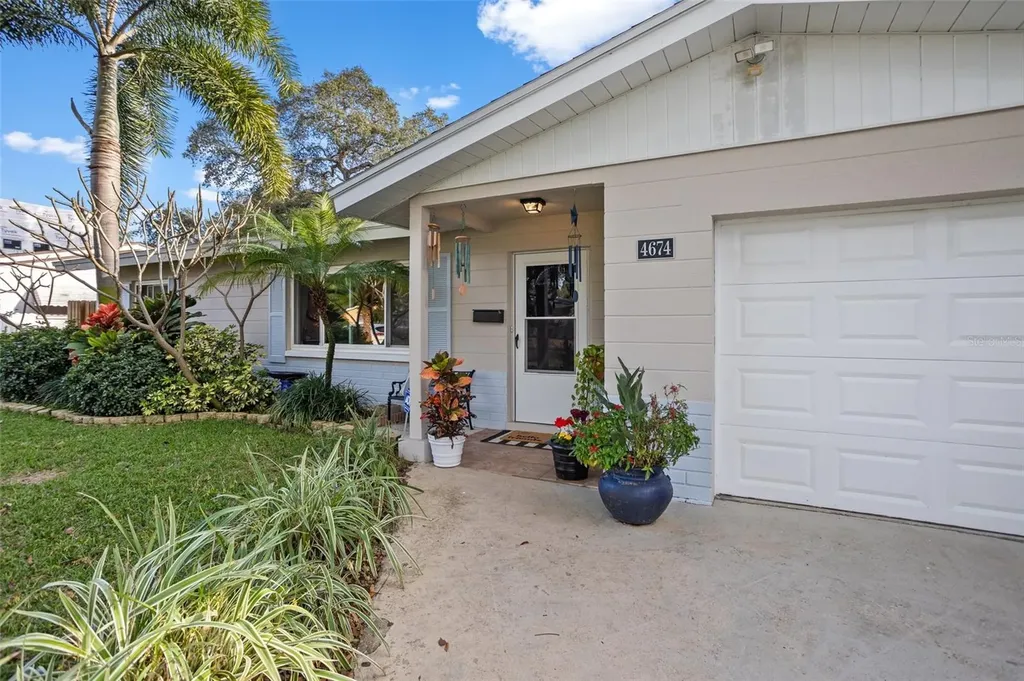 4674 35th Avenue N St Petersburg FL 33713