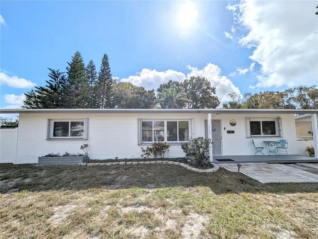 5782 37th Avenue N St Petersburg FL 33710