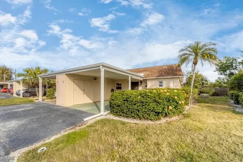 665 Park Circle Bradenton FL 34207