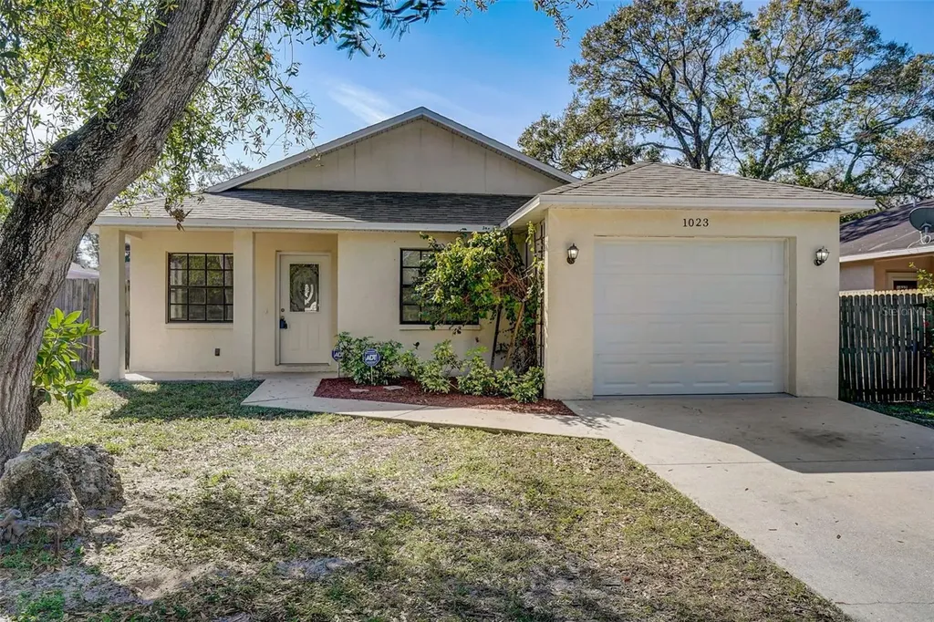 1023 34th Avenue W Bradenton FL 34205