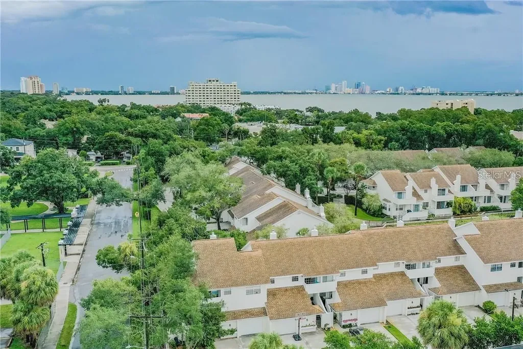 5222 S Russell Street Tampa FL 33611