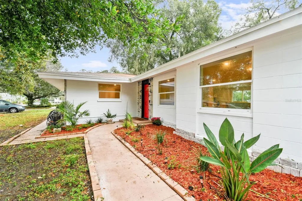 909 Eastwood Drive Brandon FL 33511