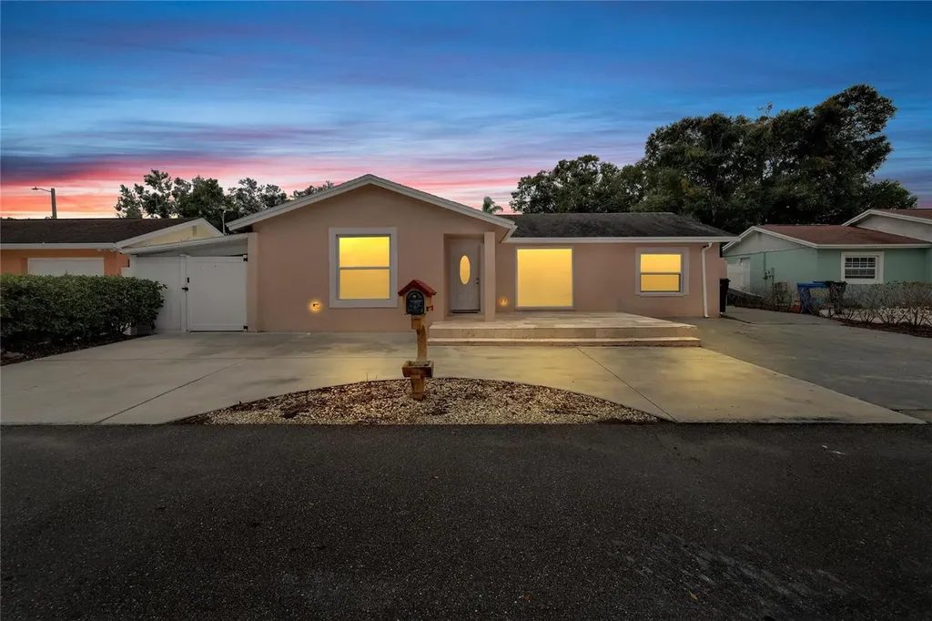 10112 Royal Acres Court Tampa FL 33615