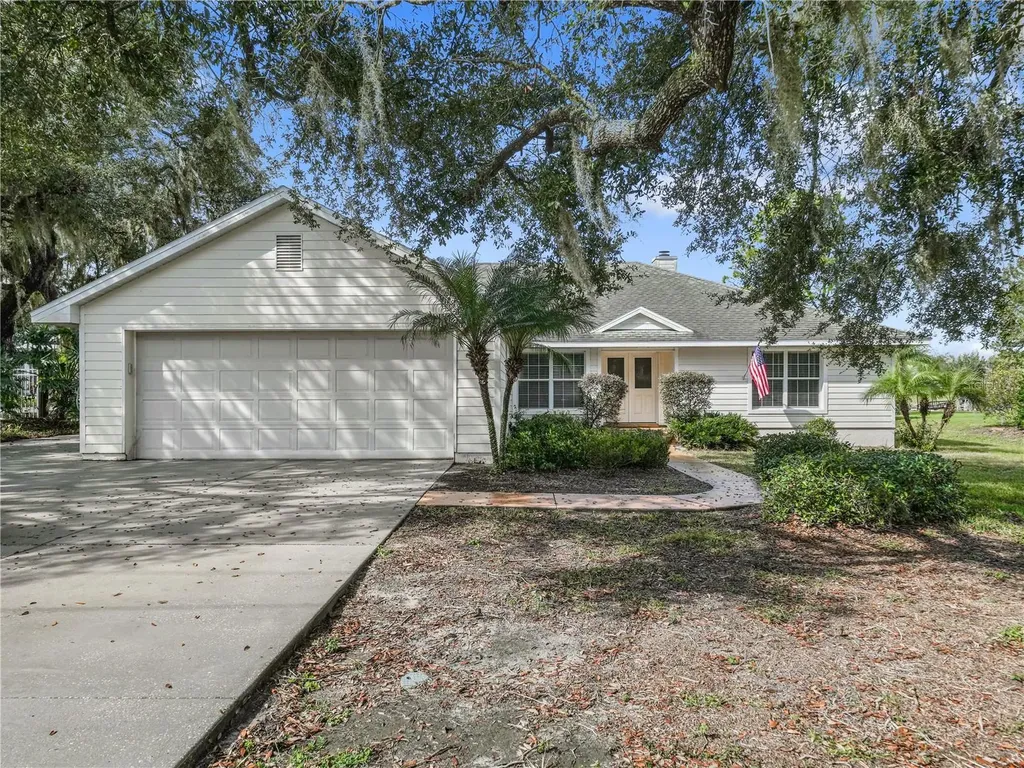 895 Country Lake Circle Lake Wales FL 33898