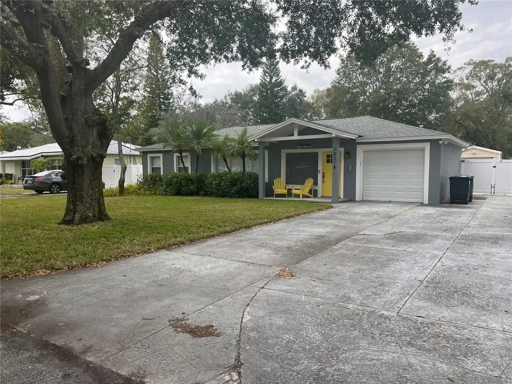 10218 N Oakleaf Avenue Tampa FL 33612