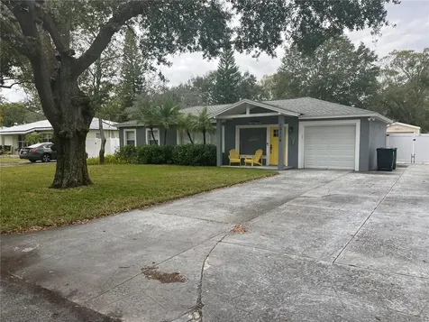 10218 N Oakleaf Avenue Tampa FL 33612