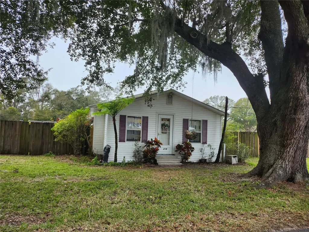 216 N Webb Road Plant City FL 33566