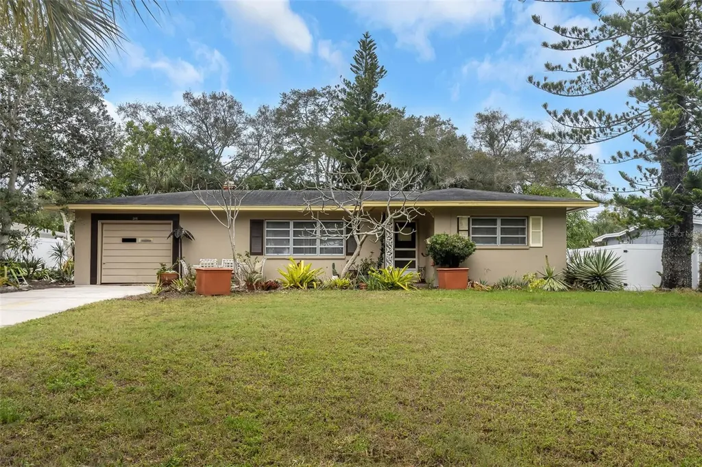215 23rd Avenue SE St Petersburg FL 33705