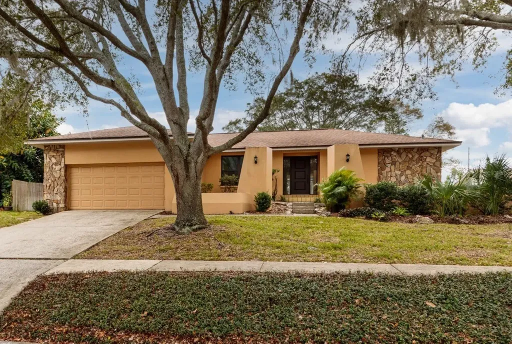 2440 Indian Trail W Palm Harbor FL 34683