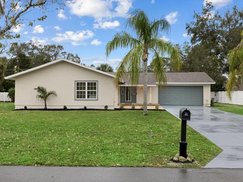 1429 Pine Street E Nokomis FL 34275