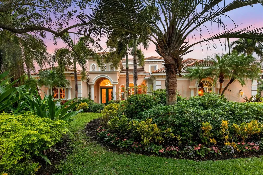 5201 Sand Lake Court Sarasota FL 34238