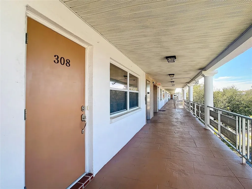 6015 19th Street N St Petersburg FL 33714
