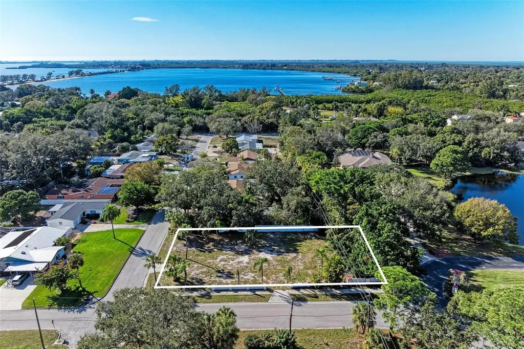 210 77th Street NW Bradenton FL 34209