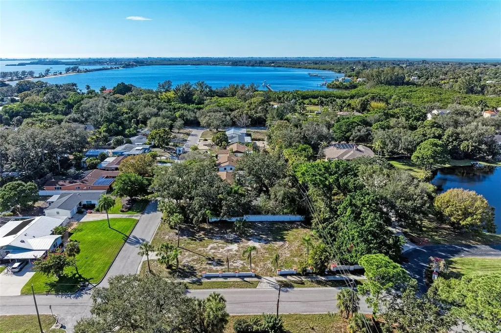 210 77th Street NW Bradenton FL 34209