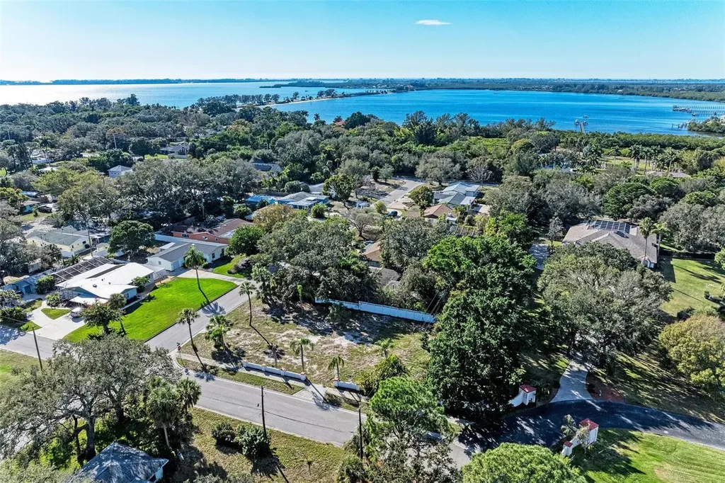 210 77th Street NW Bradenton FL 34209