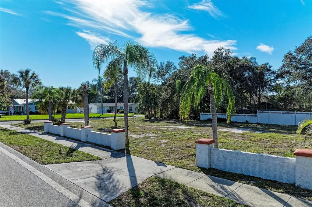 210 77th Street NW Bradenton FL 34209