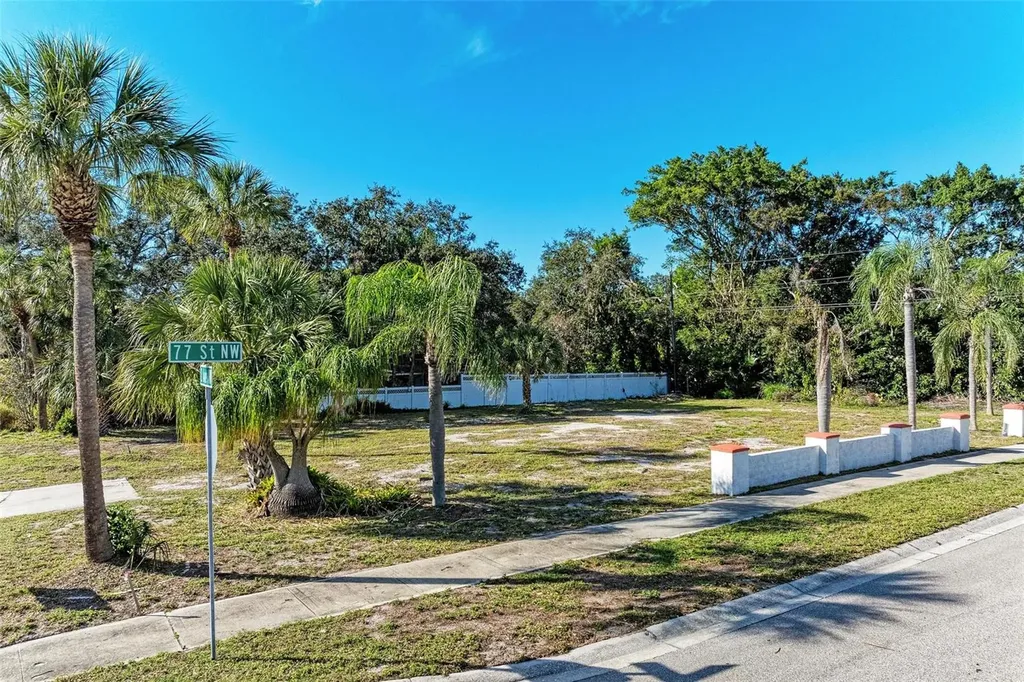 210 77th Street NW Bradenton FL 34209
