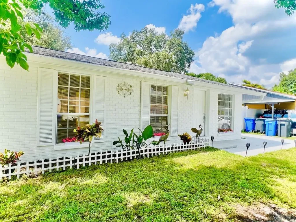 16004 Saddle Creek Drive Tampa FL 33618
