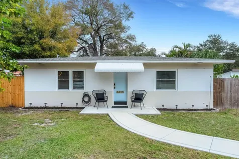 4433 Crestwood Drive N St Petersburg FL 33714