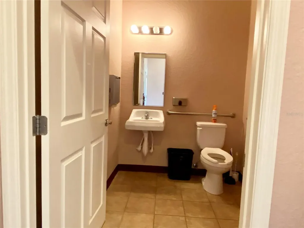 929 Us 27/441 Lady Lake FL 32159