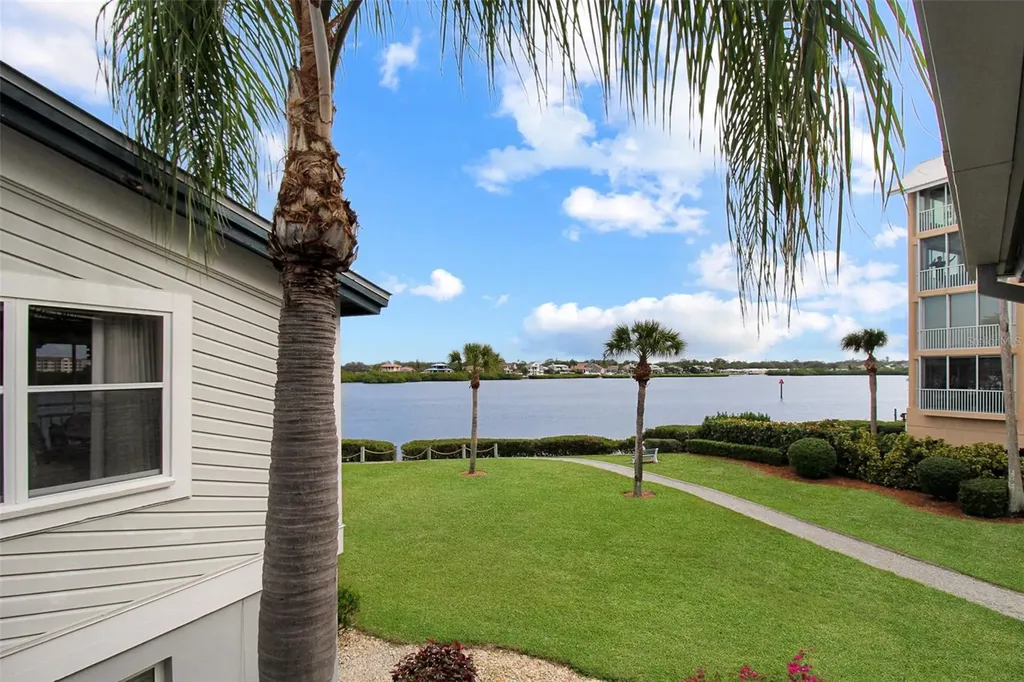 1382 Siesta Bayside Drive Sarasota FL 34242
