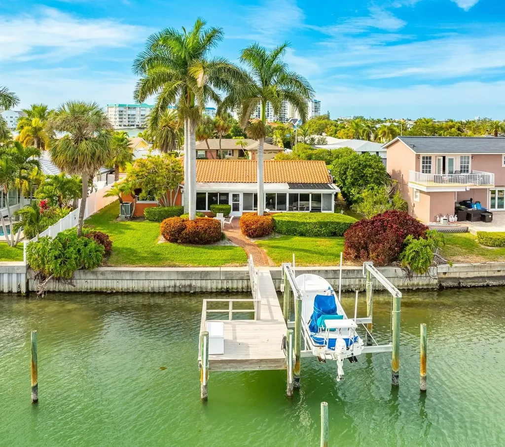1324 80th Street S St Petersburg FL 33707