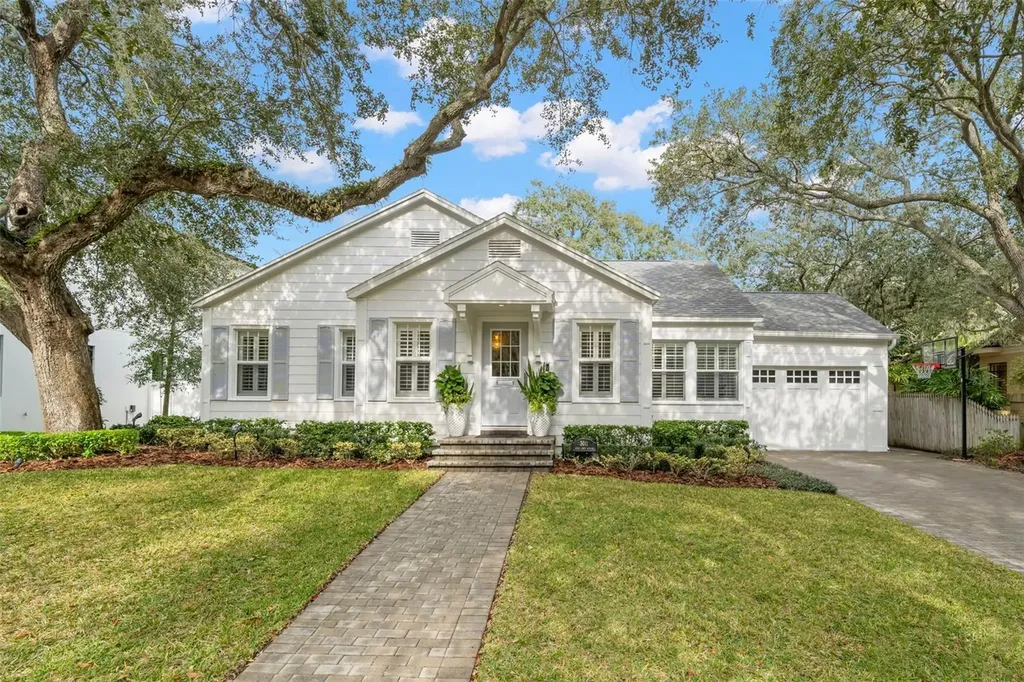 3011 W Lawn Avenue Tampa FL 33611