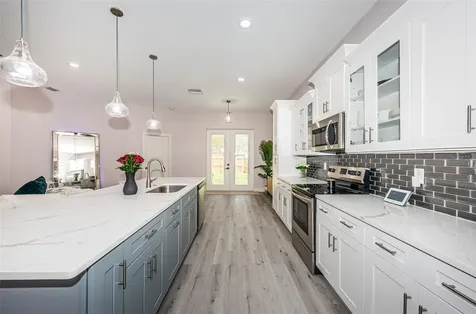 1537 42nd Street S St Petersburg FL 33711