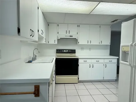 4928 Cresthill Drive Tampa FL 33615