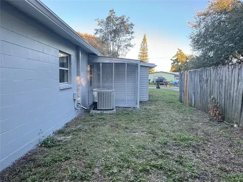 4928 Cresthill Drive Tampa FL 33615