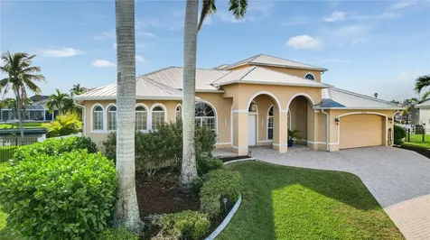2132 SE 20th Place Cape Coral FL 33990